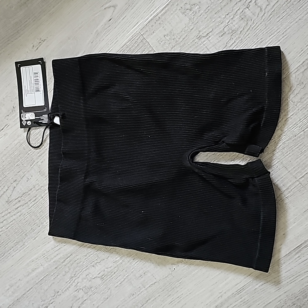 Tight black leggings shorts